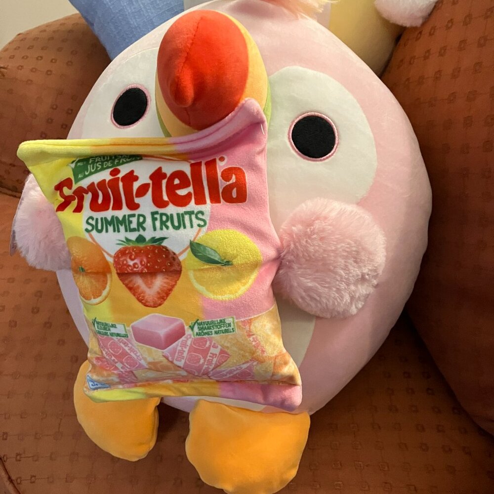 NWT ZURU Snackles Series2 Pink Fruit-Tella Plush Soft Collection Sally the Tucan